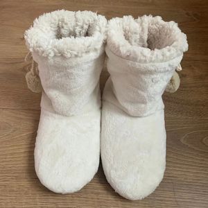 Slippers Dames Thuis Slipper Laarzen Winter Warm Fuzzy Indoor Bontbal Contton Pluche Antislip Grip Pluizige Vrouwelijke Vloerschoenen Platte Dames 231031