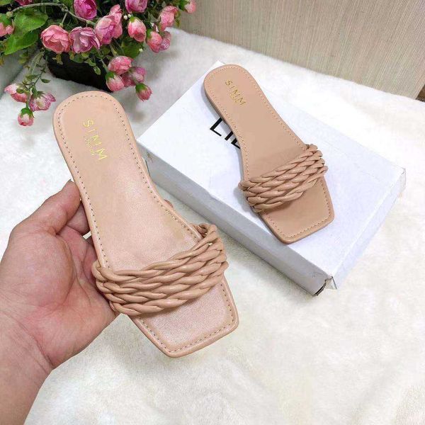 Slippers Femmes diaposités 2022 Fashion Twist Flat with Summer Beach Shoes Woman New Outside Wear Candy Color Party for Ladies H240416 Zhlo