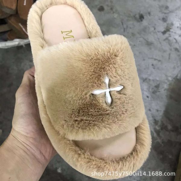 Zapatillas Wu Xuanyi's Same x Smf Cross Real Rabbit Fur Mop Mujeres en 2024, nuevo estilo con parte inferior plana de color caqui para uso externo