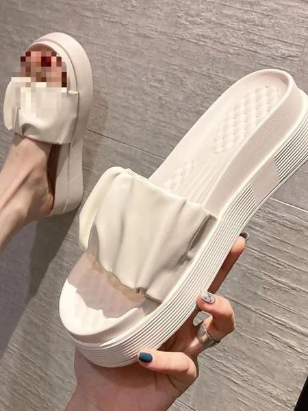 Slippers Xiao Xiangfeng Soft Women's Outwear Fashion Summer Fashion Poldoute Plat inférieur Square Tête froissée RED RED RED