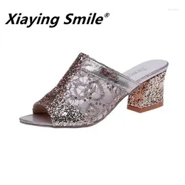 Slippers Xiayying Smile Fashion Sandales sauvages et en été avec du poisson bouche filet en fil épais paillettes à talons