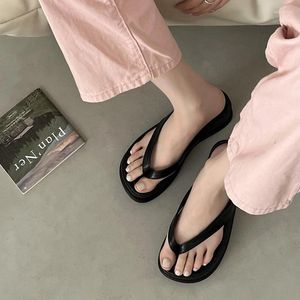 Slippers Y2K Sleehak Clip Teen Slippers Vrouwen Wit Zwart PU Leer Platform Vrouw 2024 Zomer Toevallige Strand Sandalen