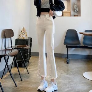 Slit Pearl Perle Stretch Flare Jeans Femmes Boute de gland solide blanc Pantalon recadré des jeans à fond mince irrégulière 240524.
