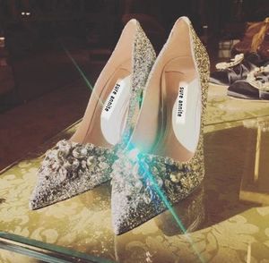 Argent mode par travail manuel diamant chaussures paillettes talon fin haut bout pointu argent mariée robe de mariée fête