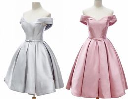 Sliver roze korte homecoming jurken goedkope 2021 off shoulder met korte mouwen Een lijn satijn goedkope prom afstuderen jurken jassen