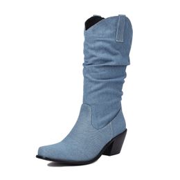 Cowgirl Slouch pour 50 femmes de style occidental Femmes Mid Calf Cowboy Boots en denim plissé Blue Chaussure de talon Chunky 2024 FOOSSEMENTS D'AUTUME PRINTEMPS 231219 801