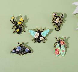 SMAL RETRO insect Butterfly Moth Metal Paint Brooch Cartoon Mute Firefly Badge Sac ACCESSOIRES ACCESSOIRE