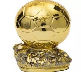 Kleine 15 cm Ballon D039or -trofee voor Resin Player Awards Golden Ball Soccer Trophy Mr voetbaltrofee 24cm Ballon Dor 6472394