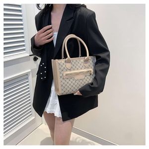 Small 2024 Spring New Simple Crossbody Fashion Trend Handbag Handsbag Casual Bag Sac 80% Factory Wholesale
