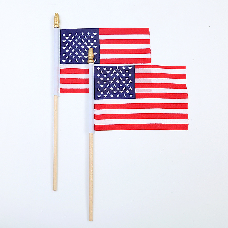 Petits drapeaux américains Mini USA Stick Flags Bulk Handheld US Flags avec manche en bois massif Independence Day Decor