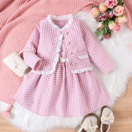 Ensemble pour fille Xiaoxiangfeng pour enfants de petite et moyenne taille automne et hiver robe sans manches à carreaux mille oiseaux + ceinture + manteau ensemble deux pièces grls