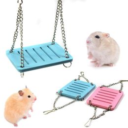 Kleine dierenbenodigdheden Swing Toy Hamster Creatieve Plastic Hanging met Bells Pet Cage voor Squirrel Rat Guinea