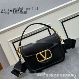 Small Bag Grade High Fashion Cow Hide Style Style Layer Womens Crossbody Top Sacs Valentteno Vo Square 2024 Sacles à main décontractées R6R8