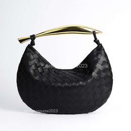 Bolso pequeño Venetta Lady Sardinas Diseñador de cuero Bolsos Botteegas Gran capacidad tejida Bolso versátil Diseño de moda para mujer Mango creativo BV8A