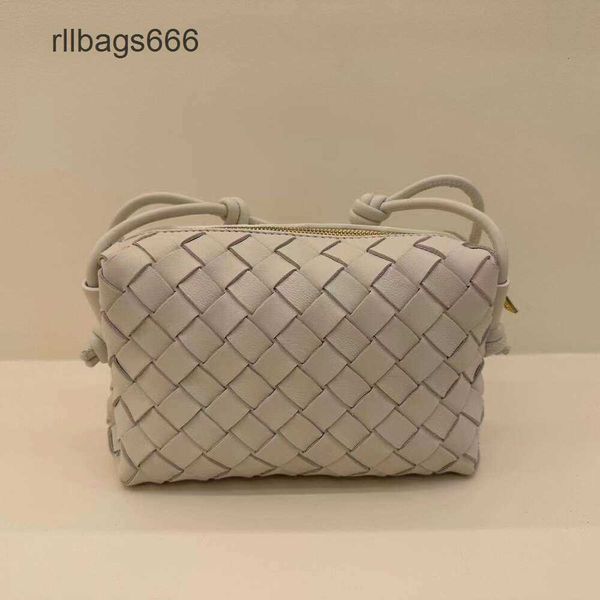 Small Botteega Cross Sacs Bags Camera Cassette Mini Candy Candy Square Diagonal Lady Spillis Purse Designer 2024 LOOP BVBAG ONE COURTURE COLOR LOOP GXIK