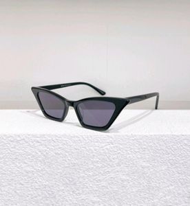 Small Cat Eye Lunettes de soleil Black Dark Grey Lens Femmes Fashion Sun Glasses Wrap Wrap Shades UV Eyewear avec Box2055709