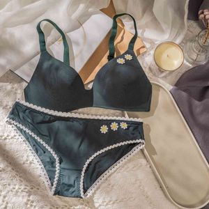 Kleine Daisy Flower Bra Sorters Set No Steel Ring BRALETTE SET ELE-PIED Ondergoed Gatheded zonder Trace Bras Sexy Young Lady X0526