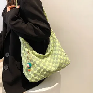 Petit sac Design pour femmes, nouvelle mode, sac à bandoulière polyvalent à carreaux, grande capacité, fourre-tout populaire à une épaule, 2022