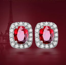 Kleine elegante Ruby edelstenen Red Crystal Stud oorbellen Women Fashion Zirkon Diamond Wit goud Sterling Silver925 Luxe sieraden6695237
