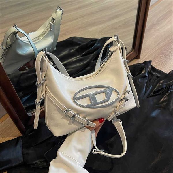 Bolso pequeño de diseño plisado de moda 2023 Nuevo bolso cuadrado pequeño y simple de verano Bolso bandolera informal de alto sentido para mujer Ver 50% de descuento en outlet en línea