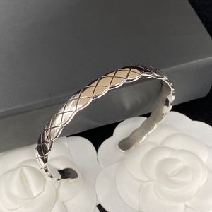 Kleine geurige wind goud zilver diamantpatroon armband ins kleine mode temperament veelzijdige mode eenvoudige retro hoogwaardige armband