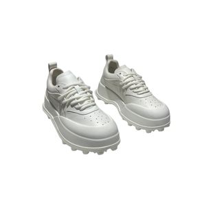 Petites chaussures blanches à semelles épaisses en cuir de vent parfumé pour femmes 2024 printemps et automne nouveau style chaussures décontractées chaussures de planche à pain
