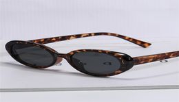 Small frame zonnebril Men039S UV Bescherming Zonneglas Women039S Retro Persoonlijkheid Mode Oval Fram Glazen 20223061734
