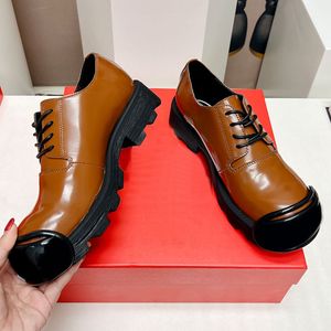 Kleine nieuwe stijl kleine platformschoenen met dikke zolen Lakleer Dames eerste laag leer Veterplatform Vrijetijdsschoenen Vintage Bruin 10a Topkwaliteit met doos