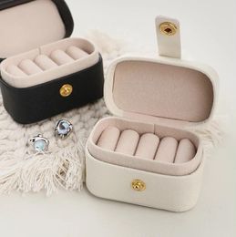 Caja de almacenamiento de joyería portátil pequeña, organizador de viaje de cuero PU, anillo, pendientes, Mini estuche de exposición, paquete de regalo