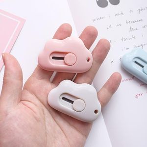 Petits couteaux portables Mini couteau Pocket Box Cutter avec trou pour porte-clés Mignon Clude Ouvre-lettre Papier Enveloppe Slitter Acier inoxydable Rétractable Utilitaire RRE15372