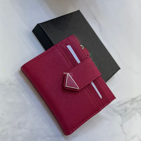 Cartera pequeña de piel Saffiano Ranuras para tarjetas de crédito Compartimento para billetes Bolsillo para documentos Metal esmaltado Logotipo triangular Herrajes con letras L274P 3101