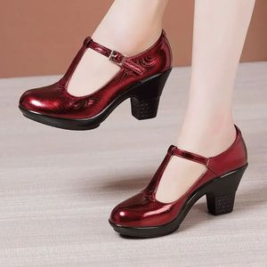 Pequeño tamaño 32-43 zapatos de cuero de patente Mujeres Mary Janes Spring T Bomba de plataforma Bloque de la plataforma Bloquea Tacones altos para Office Mom Dance 240326