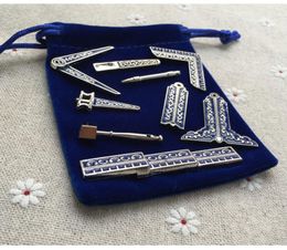 Petite taille 9 outils de travail maçonniques différents broche de maçon Miniature classique cadeaux travaux d'artisanat pour maçons avec sac en tissu 201877167