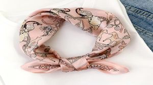 Petite écharpe carrée femelle printemps et automne de soie coréenne des modèles minces du tempérament sauvage en soie décorative de soie petite scarf rouge 1042394