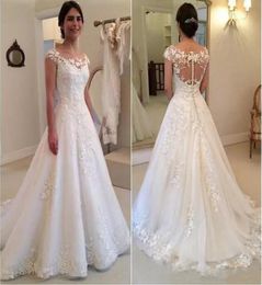 Petite robe de mariée traînante en dentelle grande taille mode rétro une épaule profonde V robe de mariée 4475351