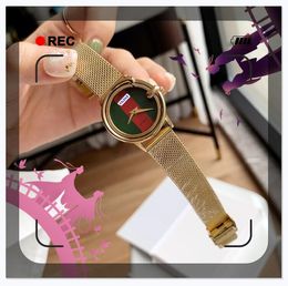 Kleine twee pins ontwerp wijzerplaat modeliefhebbers kijken vrouwen automatische quartz batterij zakelijke vrije tijd roestvrijstalen gaasband topmodel populaire horloges geschenken