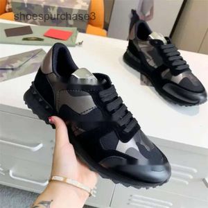 Small Up Mens Canvas Wallentino v Lace Rivet Shoes Vt White Trainer Summer Fashion Designer décontracté Low Sports Sneakers Top 0CNY