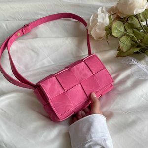 Bolso pequeño tejido para mujer 2023 Nuevo bolso cuadrado pequeño de moda Han Fanchao Bolso cruzado de un solo hombro empalmado de estilo simple y extranjero Guangzhou Straight 230912