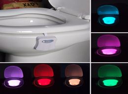 Smart PIR Motion Sensor Toilet Seat Night Light 16 kleuren Waterdicht achtergrondverlichting voor toiletpom LED Luminaria lamp WC Toilet Light2359827