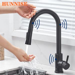 Smart Touch Kitchen Mixer -kranen met pull -down spuiter Mat Black Koude Koude gootsteen Mixer Tap Sensor Touch Ktichen -kraan