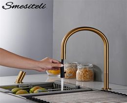 SMESiteli Nieuwe kraan Invisible Uittrekuitspuitkop Dubbele gat enkele handgreep en koude massieve messing gootsteenmixer Tap T203939133