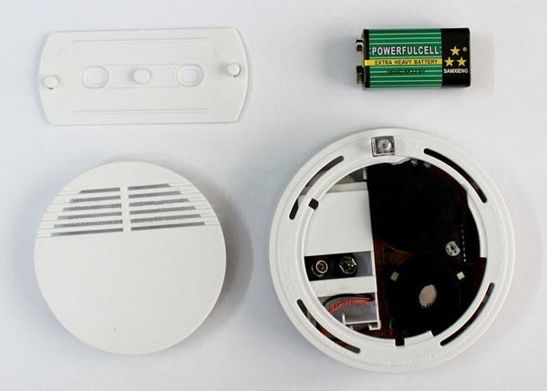 Detector de humo Sistema de alarmas Sensor Alarma contra incendios Detectores inalámbricos independientes Seguridad para el hogar Alta sensibilidad LED estable 85DB 9V Batería 1.76