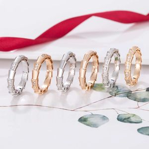 Snake Bone -vormige ring voor vrouwen met glanzende diamant vergulde 18K roségoud, eenvoudig en luxueus, niche modepaar ring maat 6/7/8