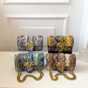 Bolso cuadrado pequeño con diseño de piel de serpiente, diseño de pájaro, moda para mujer, doble golondrina voladora