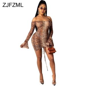 Serpent Tie Dye Imprimé Ruch Cordon Wrap Robe Femme Hors Épaule Longue Flare Manches Gaine Robes Rétro Dos Nu Robe Femme 210915