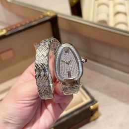 Snake horloge serpentin spig voor dames horlogegrootte 23x34 mm wijzerplaat met kristal kwartsbeweging bestaande uit 32 slangenschalen van verschillende maten met 0,05 mm 18k goud 002 002