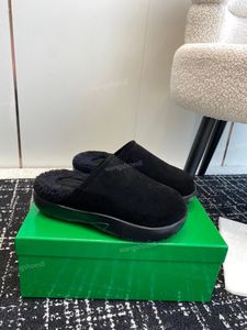 Snap Slipper Pantoufles à dos ouvert réalisées en peau de mouton retournée Diapositives en peau d'agneau Chaussures de créateur Sandales en cuir de veau Sandales moelleuses d'hiver Chaussures de mode pour femmes de luxe Sandale