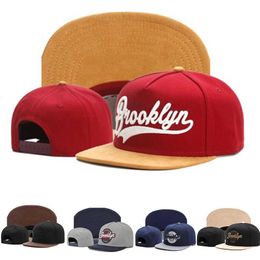 Snapbacks 2021 Nieuwe Brooklyn Artificial Suede hiphop rode elastische hoed mannelijke en vrouwelijke volwassen buitenvastuur zonneschijn honkbal cap botten g230529