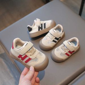 Zapatillas de zapatillas para bebés de 0 a 3 años de edad para mujeres de los niños de los niños suaves contra el resbalón de malla transpirable H240510
