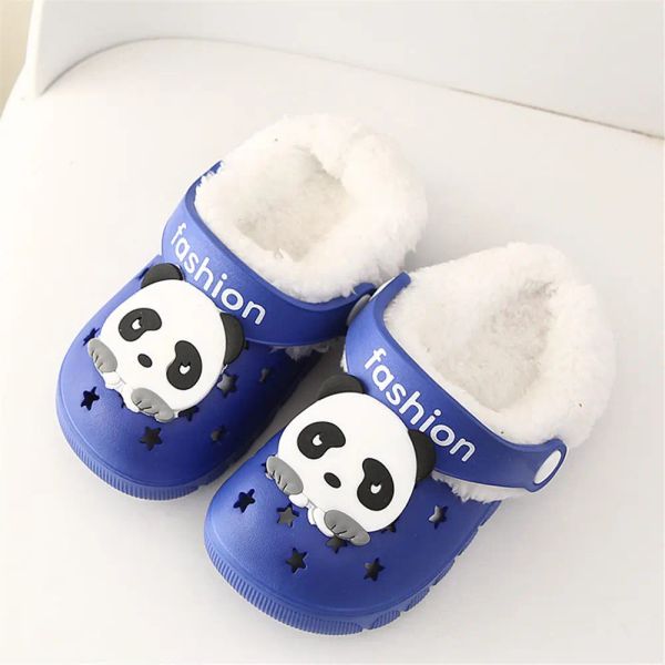 Zapatillas de zapatillas 06y niños mulas zuecos invernales para niños para niñas sandalias de niña agregue lana de cartón caliente panda zapatillas de playa zapatos de jardín H17